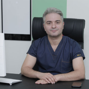دکتر احسان عباس نیا